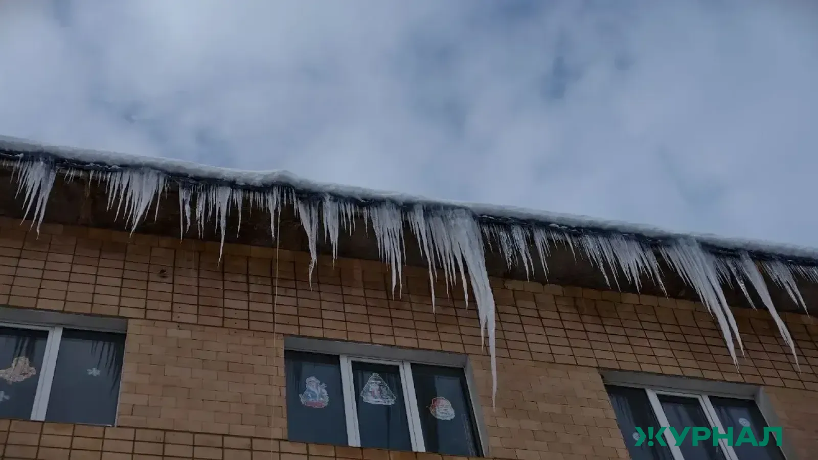 В Бугульме на женщину упал снег с крыши, возбуждено уголовное дело