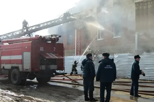 Пожар в гаражном кооперативе Набережных Челнов: двух пострадавших госпитализировали