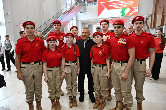 Минниханов принял участие в мероприятии ко Дню защитника Отечества с семьями участников спецопераций
