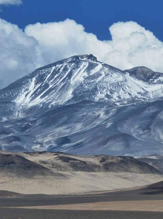 Флаг Набережночелнинского КБК подняли на вулкан Охос-дель-Саладо