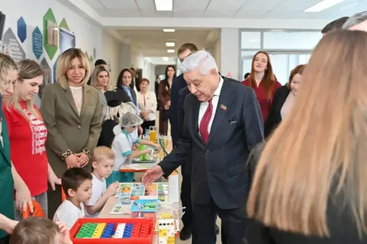 Фарид Мухаметшин посетил лицей «Потомки Менделеева» в Менделеевске