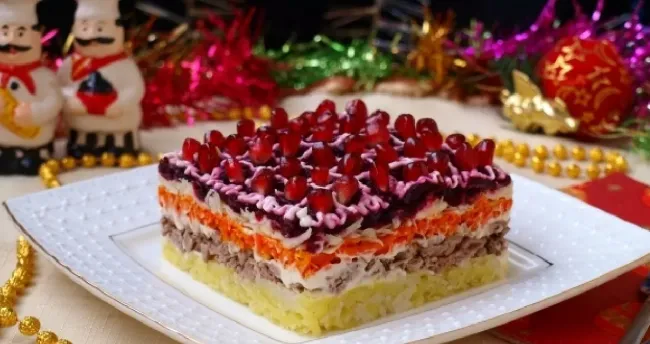 Салат &laquo;Генерал&raquo;: праздничное блюдо с говядиной и свеклой для новогоднего стола