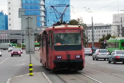 Снегопад в Казани повредил трамвайную сеть на улицах Академика Сахарова и Минская