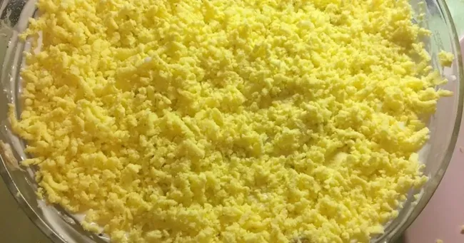 Салат &laquo;Бонапарт&raquo;: сытное блюдо для любого стола с нежным вкусом и простым рецептом