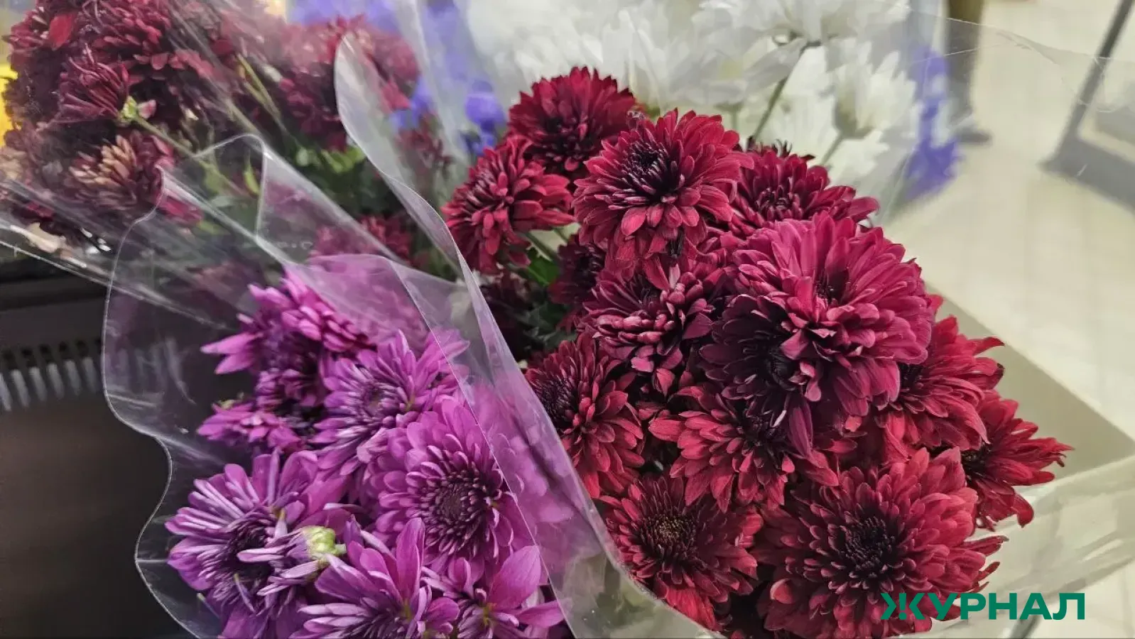 В Казани задержали более 20 нелегальных продавцов цветов на дорогах