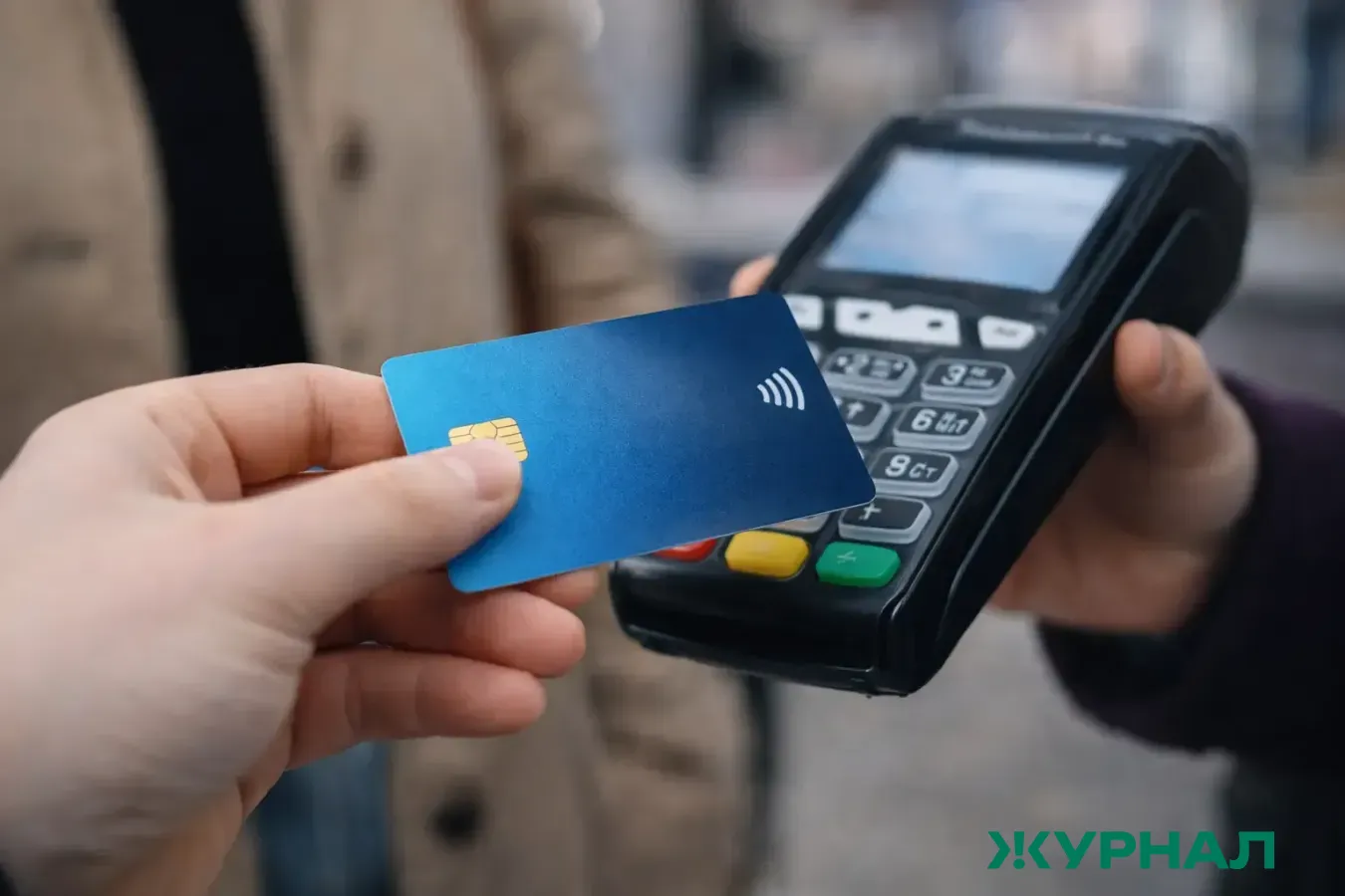 В Набережных Челнах таксист украл деньги с оставленной в машине карты