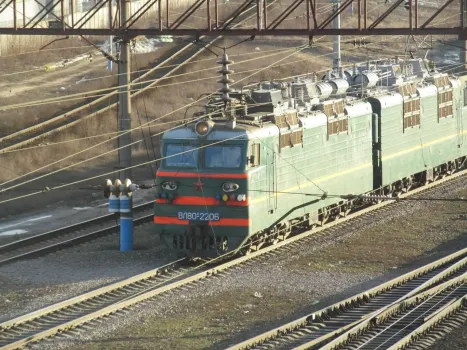 Столкновение легкового автомобиля с поездом на переезде в Татарстане: что известно о причинах