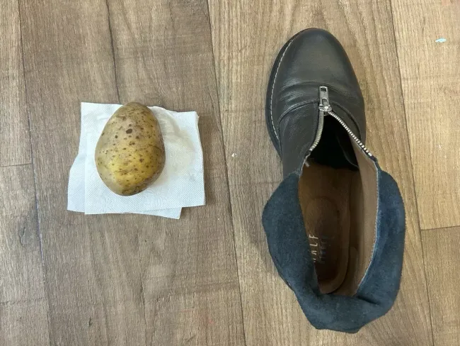 Растяните новую обувь с помощью картофеля: простой способ избежать мозолей