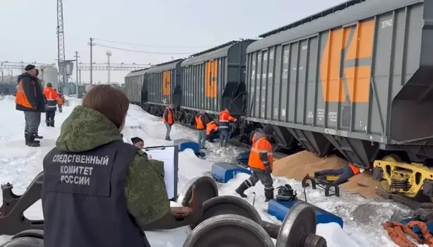 Три вагона поезда сошли с рельсов на станции Юдино в Казани