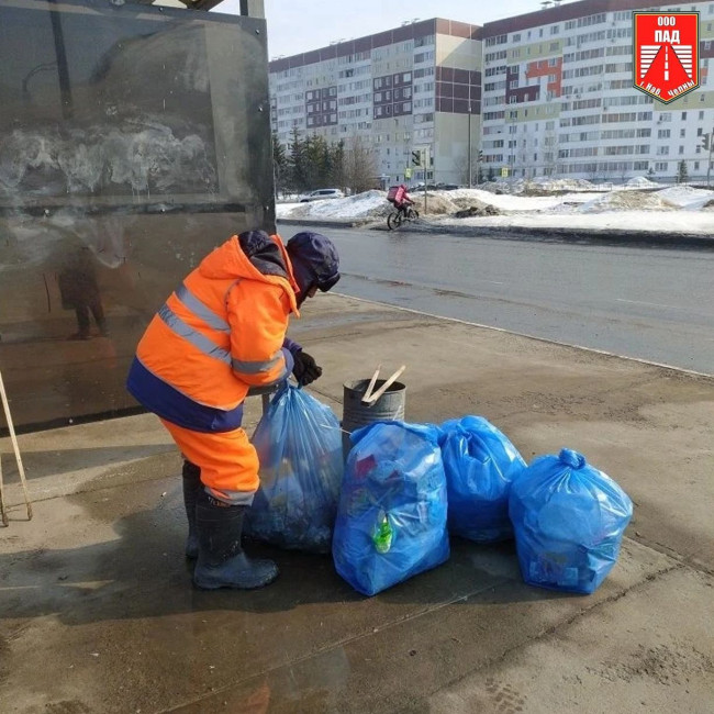 Дорожные службы Набережных Челнов начали уборку мусора после зимы