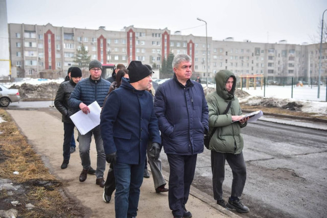 Мэр Набережных Челнов проверил обновление территории 14-го комплекса ЗЯБ