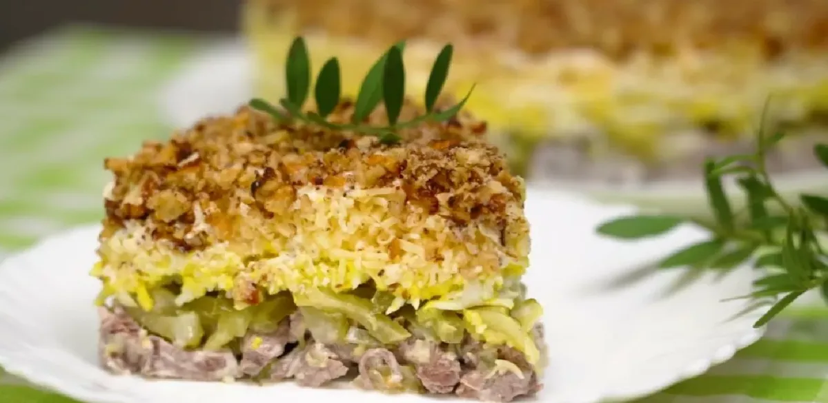 Салат «Принц» на Новый год: простой рецепт с говядиной и орехами