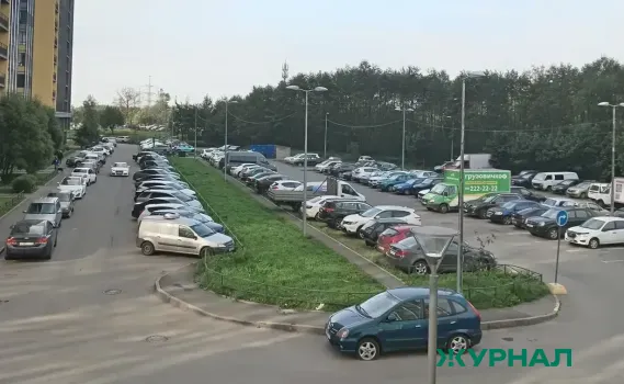 В Нижнекамске усиливают контроль за парковкой на газонах во время таяния снега