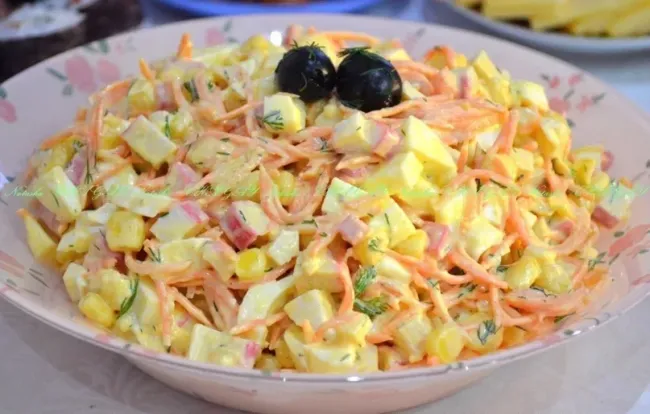 Салат &laquo;Валерия&raquo;: готовим вкусное блюдо всего за 5 минут из простых ингредиентов