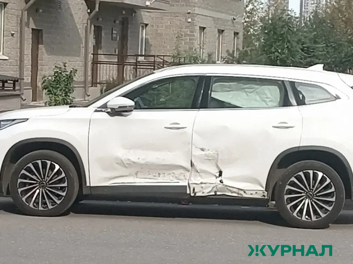 В Набережных Челнах мужчина угнал автомобиль и попал в аварию