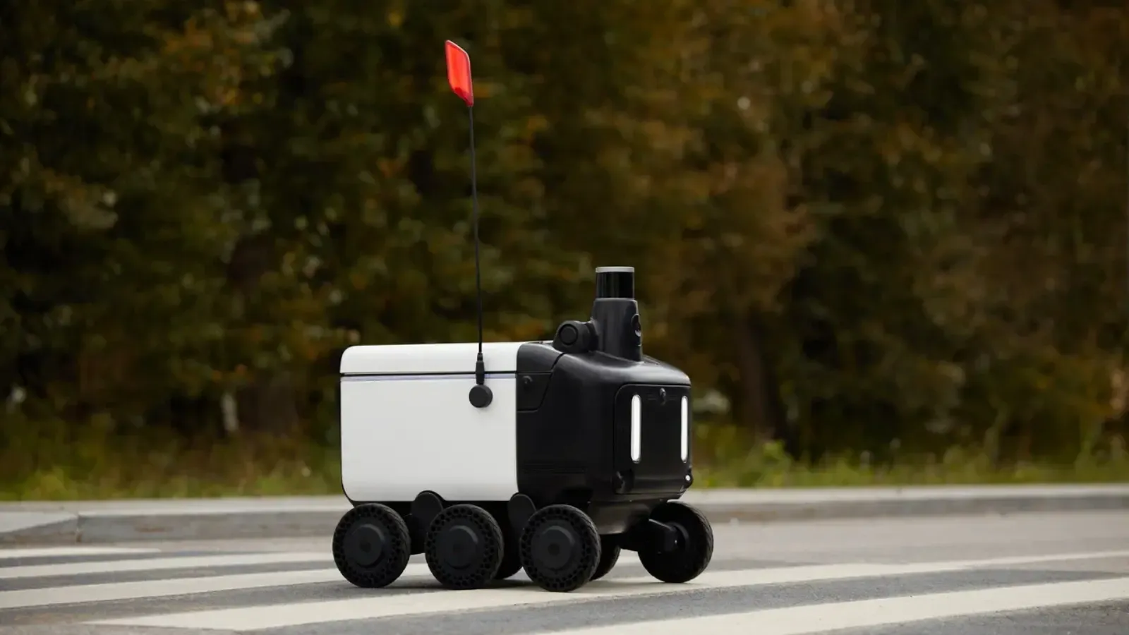 Роботы-доставщики начали работу в районах Казани