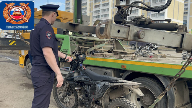 В Набережных Челнах автоинспекторы задержали подростка на мотоцикле без прав
