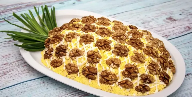 Салат &laquo;Ананас&raquo;: оригинальное блюдо с курицей и ананасами для праздничного стола