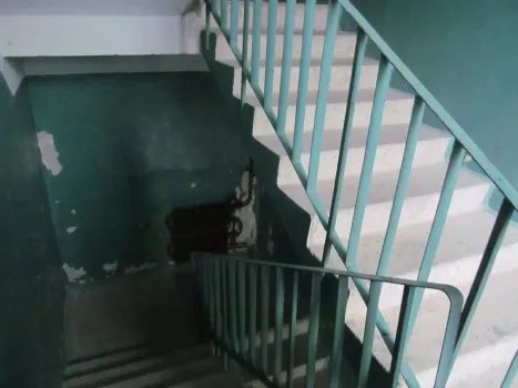 Жители дома на Цветочном бульваре пожаловались на состояние подъезда