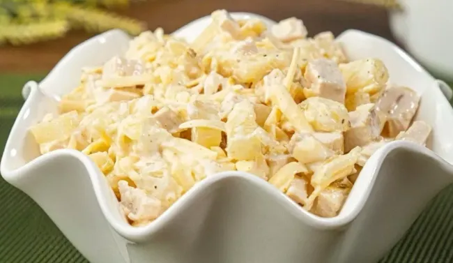 Три ингредиента для салата, который украсит любой праздник и сэкономит время