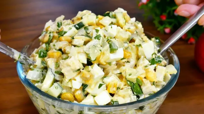 Салат из трех ингредиентов за 10 минут: быстрое и сытное блюдо для любого стола