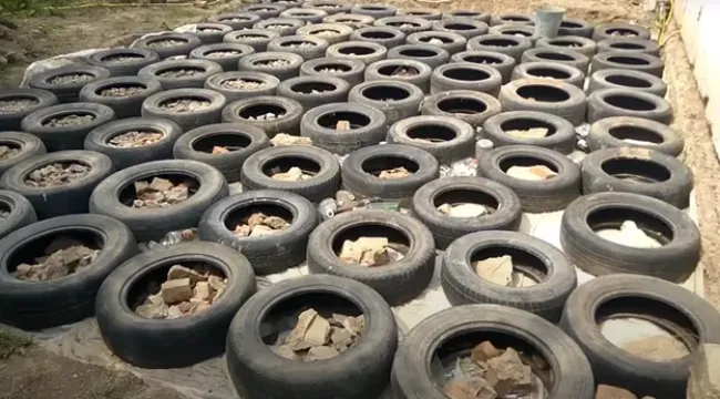 Экономим на фундаменте: как использовать старые шины и мусор для стяжки пола