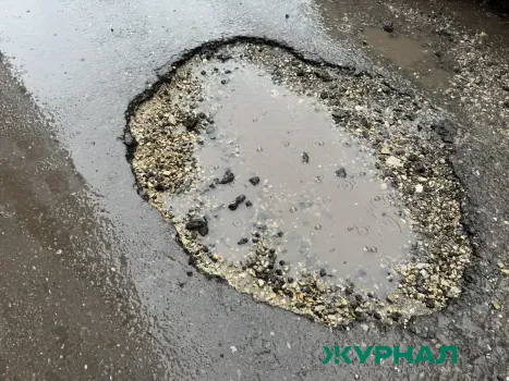 Провал грунта на улице Шатурской в Казани произошел из-за аварии коллектора