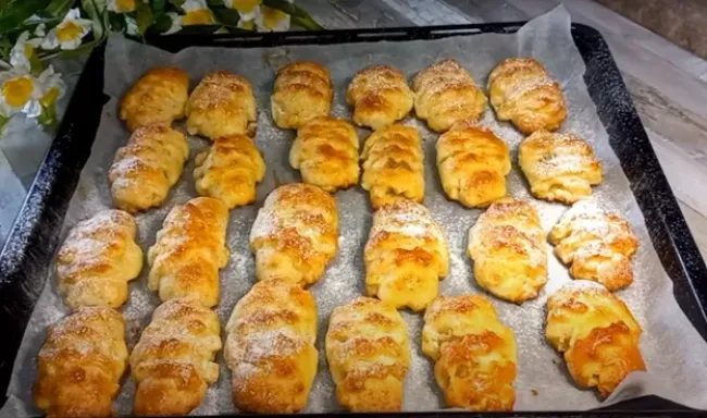 Творожное печенье с яблоками: быстрое угощение из 2 ингредиентов