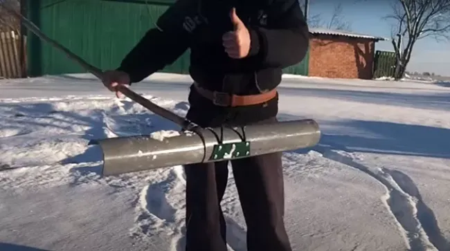 Грабли из канализационной трубы: убираем снег за считанные минуты