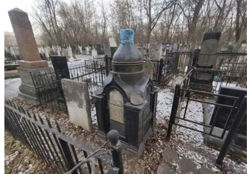 Три могилы на Ново-Татарском кладбище столицы Татарстана получат статус объектов культурного наследия