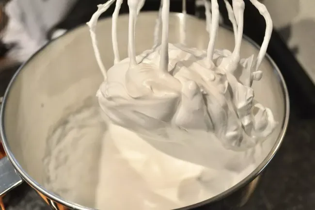 Нежный крем для торта за 4 минуты из 2 ингредиентов, который удивит всех