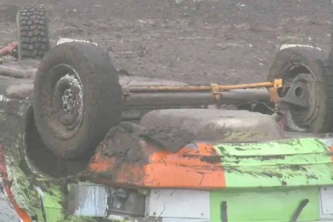 В Набережных Челнах иномарка врезалась в столб и перевернулась