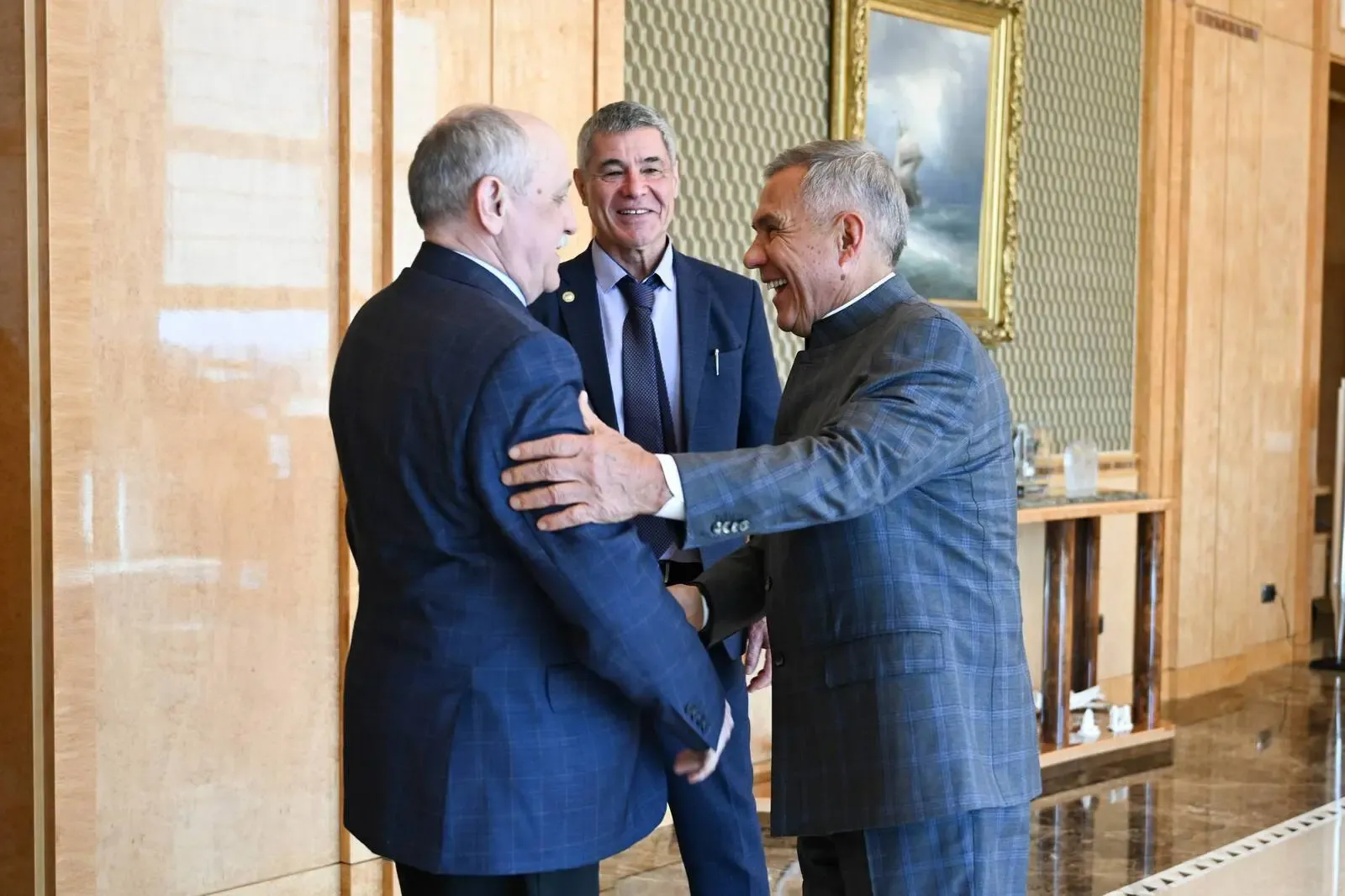 Минниханов встретился с космонавтами Калери и Усачёвым в Татарстане