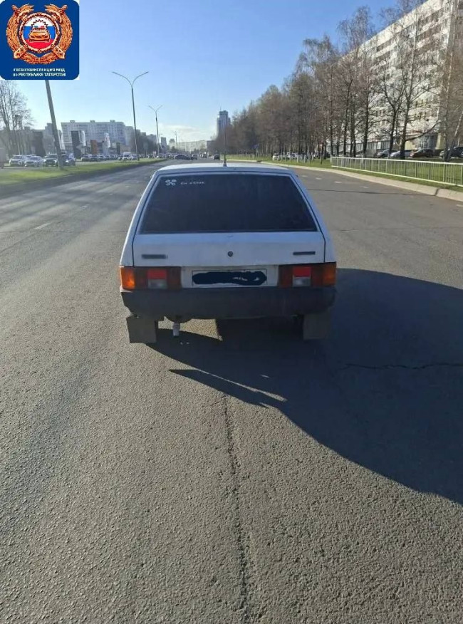 В Набережных Челнах легковушка сбила подростка на электросамокате