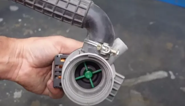 Сделайте полезный погружной насос из старого стирального аппарата за 24 часа