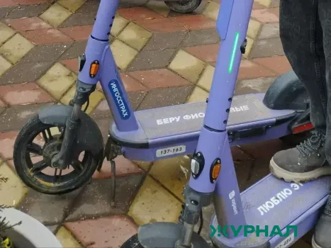 Подросток на электровелосипеде врезался в иномарку в Казани