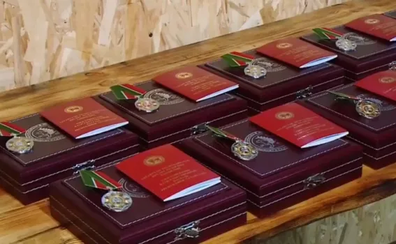 Рустам Минниханов опубликовал видео о награждении бойцов в зоне СВО госнаградами РТ