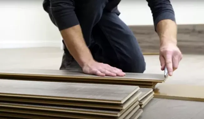 Ламинат на стенах: простой способ создать стильный интерьер и улучшить звукоизоляцию