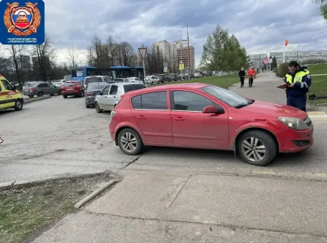 В Набережных Челнах водитель иномарки сбил подростка на электросамокате