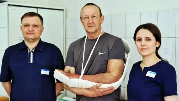 В Набережных Челнах врачи спасли мужчину после укуса змеи и клеща
