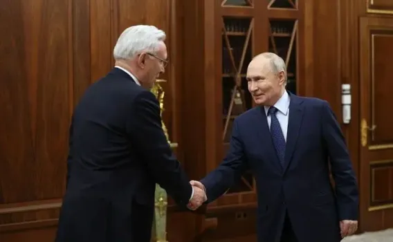 Путин обсудил с Когогиным успехи КАМАЗа в условиях кризиса