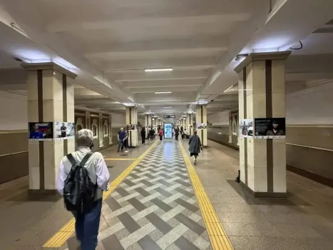 Фотовыставка &laquo;Волонтеры СВО&raquo; открылась на станции метро в Казани