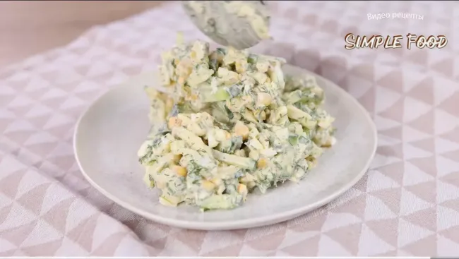 Вкусный салат &laquo;Вяксялям&raquo; с ветчиной и фруктами: простой рецепт для любого стола